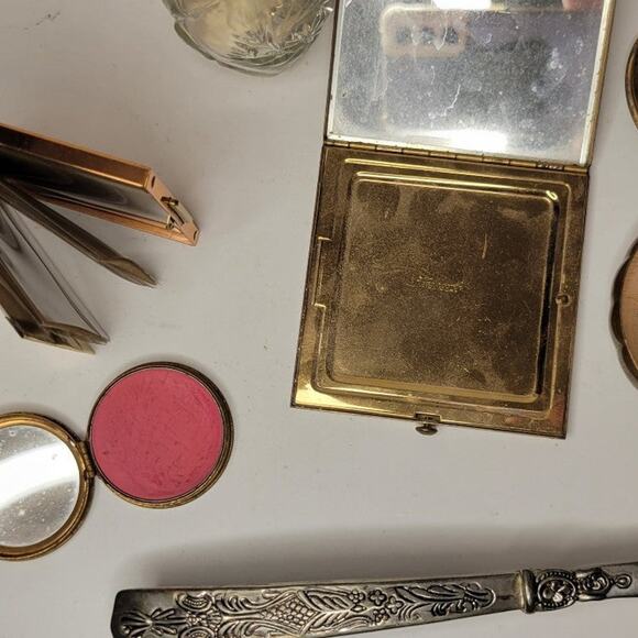 Vintage/Antique Vanity Lot - Picture 9 of 12